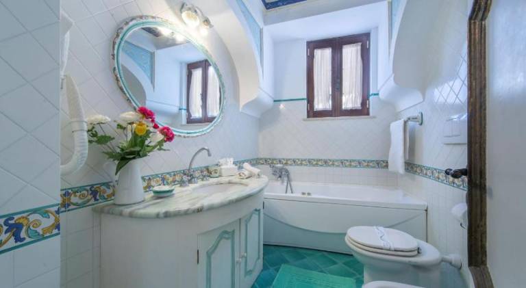 Villa with pool & jacuzzi — photo 2