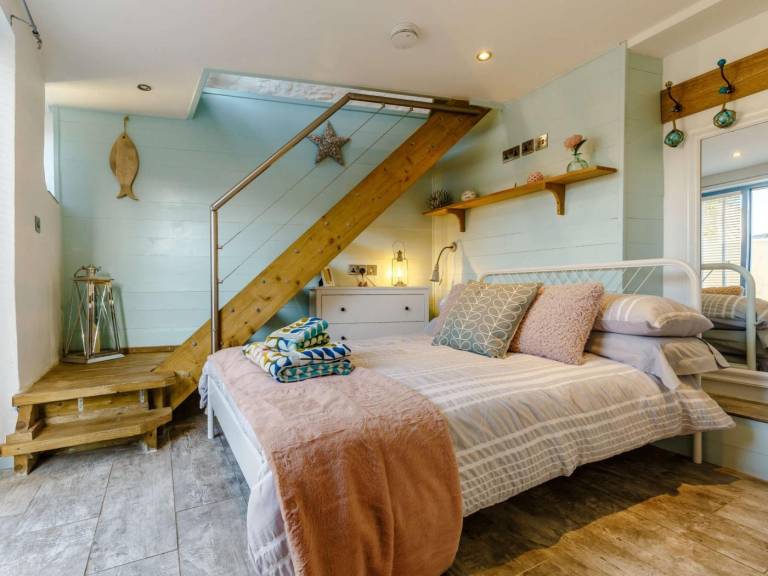 Pleasant apartment with terrace | Pet-friendly in Paignton