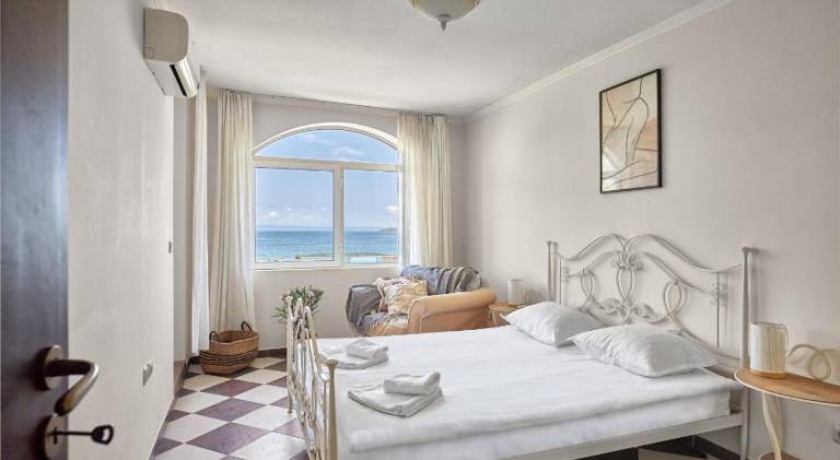 Holiday apartment with pool in Sozopol