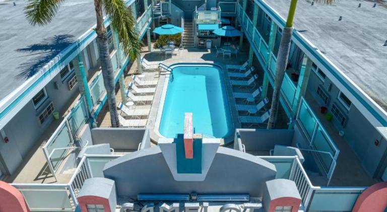 Camelot Beach Suites — photo 3