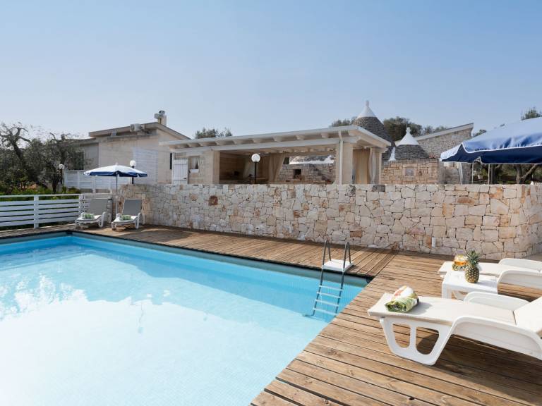 Vacation home with grill, yard & private pool — photo 2