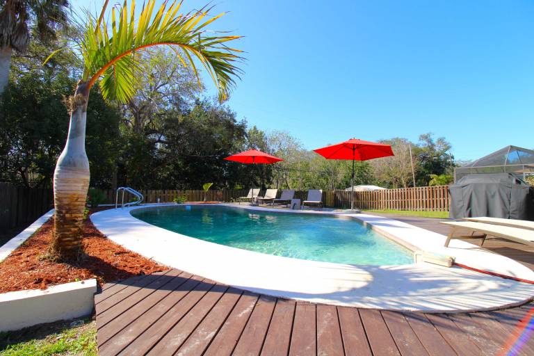 Spacious Family Home w Pool Close to Everything