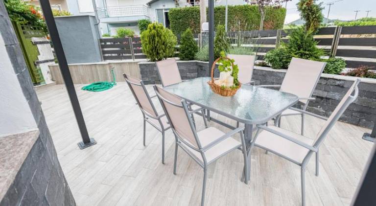 Beautiful rental apartment with yard, patio & barbecue | Beach nearby | Pet-friendly — photo 2