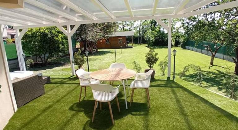 Fully equipped beautiful rental apartment with garden, barbecue & hot tub | Suitable for remote work | Pets are welcome in Budapest