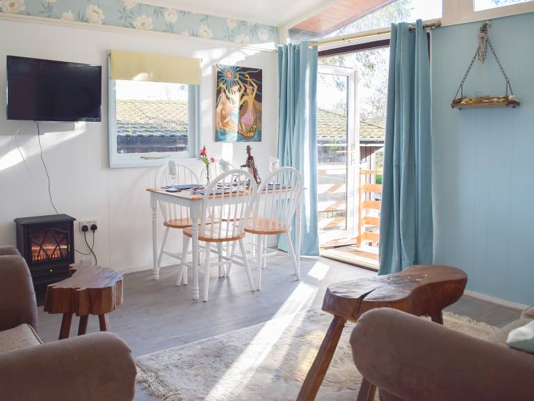 Child-friendly cottage with yard, pool & BBQ | Pets are welcome — photo 4