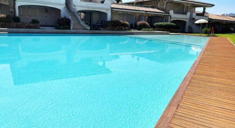 House with jacuzzi & pool — photo 3