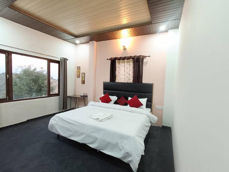 Vacation home with 1 room for 2 persons in Tehri