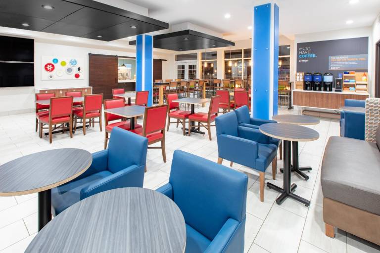 Holiday Inn Express Hotel & Suites Seaside Convention Center By IHG — photo 4