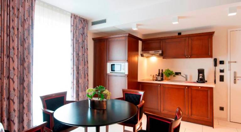 Serviced apartment with patio | Near Karlstor | Suitable for remote work — photo 4