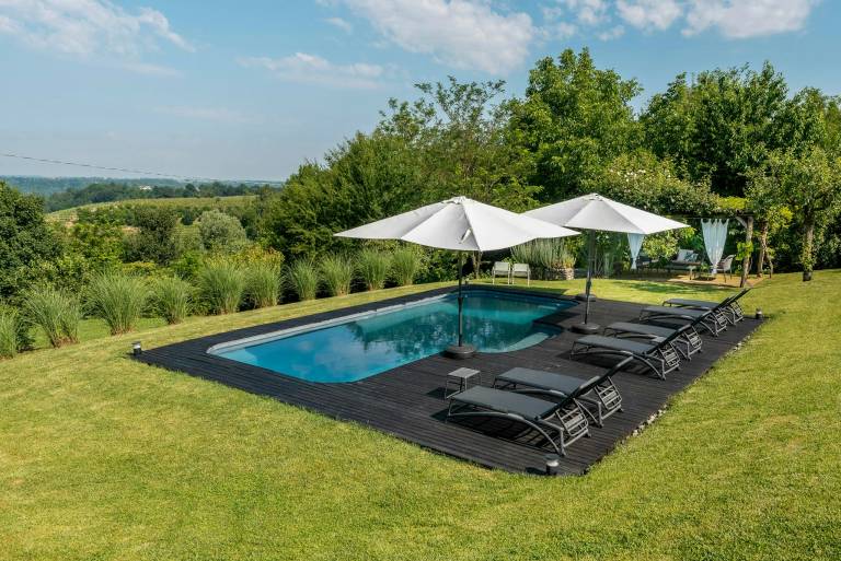 Designhaus in den Langhe mit Swimmingpool