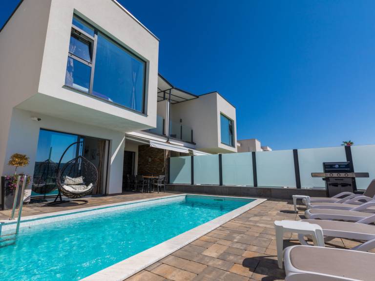 Fully equipped ample vacation home with barbeque, garden & pool | Sea view | Pets are welcome — photo 2