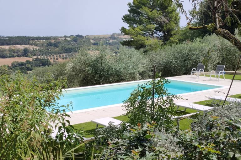 Villa with barbecue, patio & private pool — photo 4