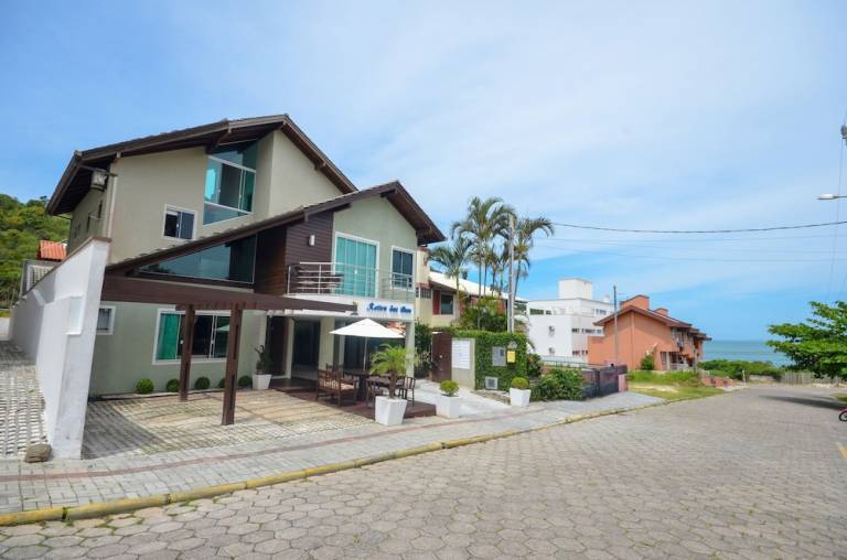 Apartment Bombas