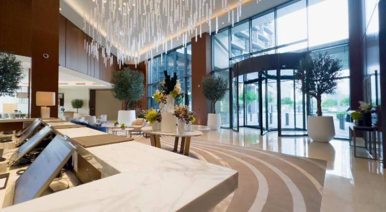Holiday apartment with jacuzzi, pool & garden | Next to Burj Khalifa — photo 2