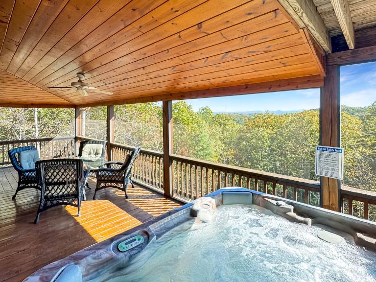 Majestic Sunrise- Pet Friendly Screened Porch Hot Tub — photo 2