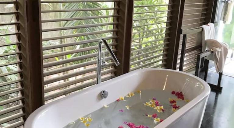 Villa with yard, pool & patio | Pet-friendly — photo 4