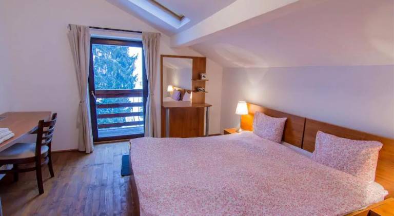 Chalet with jacuzzi — photo 2