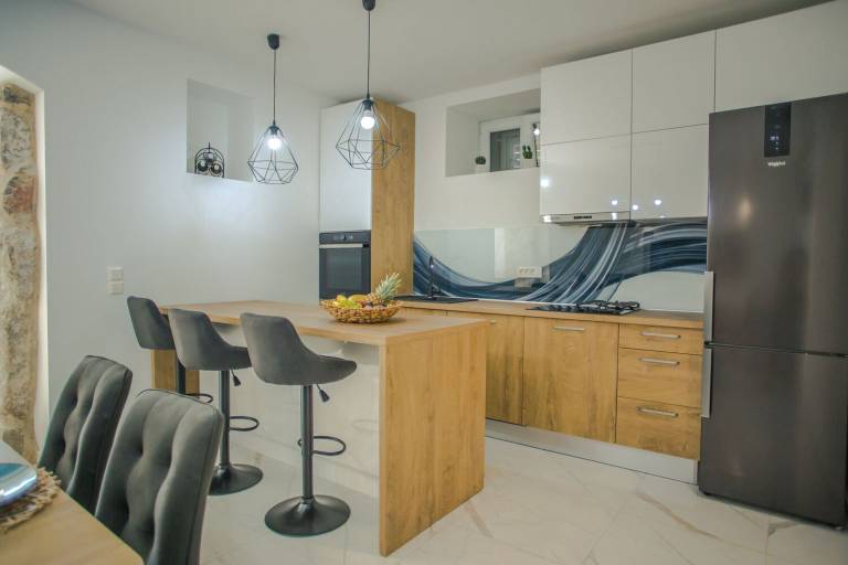 Holiday apartment with garden, BBQ & patio | Garden view — photo 4