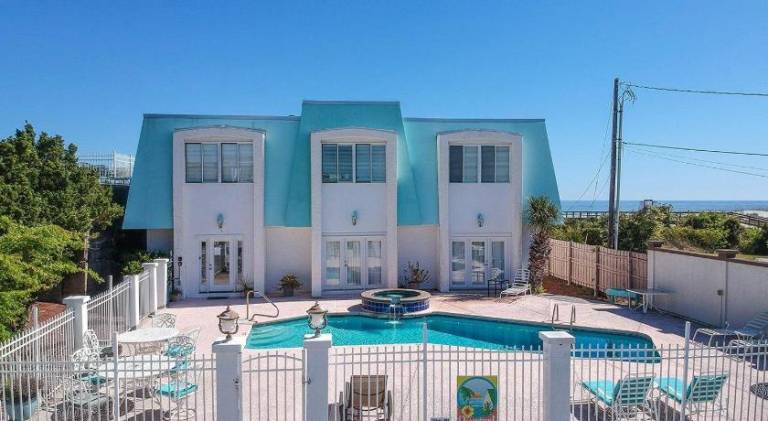 House with pool in Tybee Island, GA