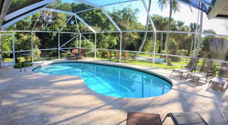 Spacious house with jacuzzi & pool | Pets allowed — photo 2