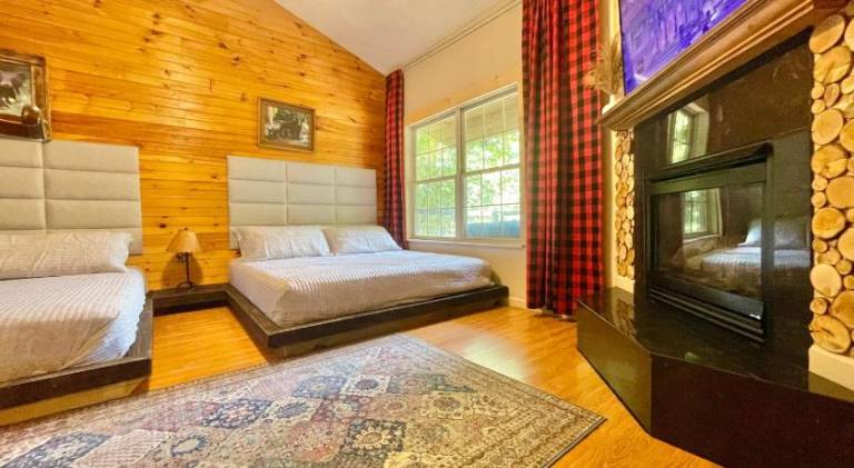 Big vacation home with hot tub | Pets allowed — photo 2
