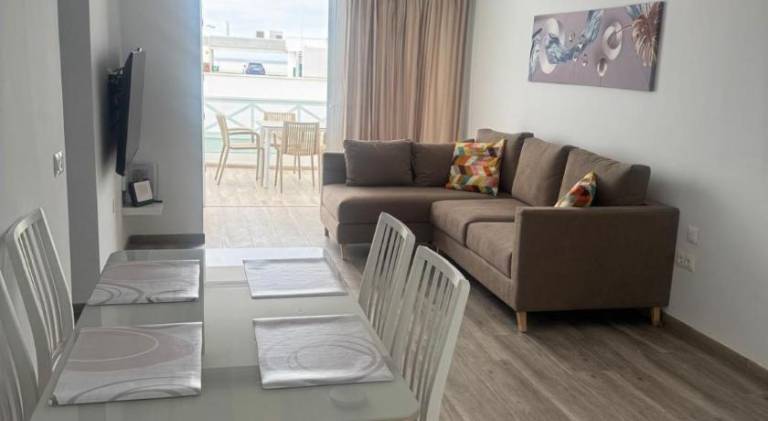 Holiday apartment with terrace | Close to the beach | Dogs allowed in Tías