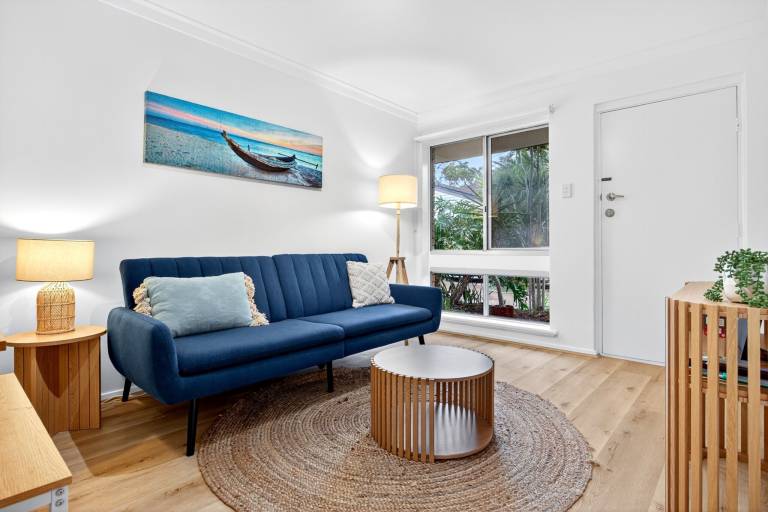 Bright 2 Bed Unit Near Scarborough Beach