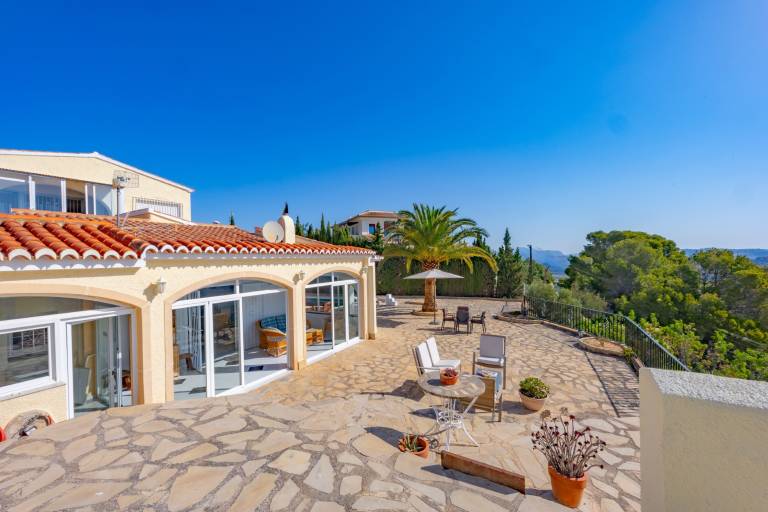 Villa with private pool, hot tub & grill — photo 5