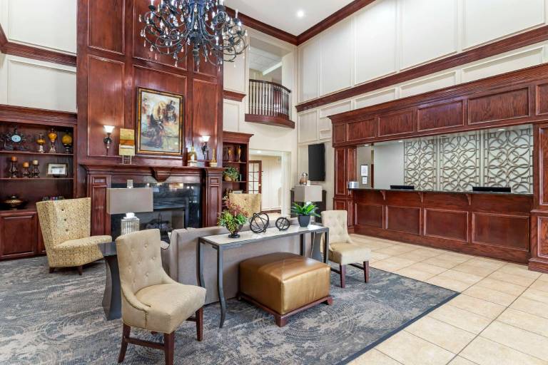 Best Western Plus Crown Colony Inn & Suites in Lufkin, TX