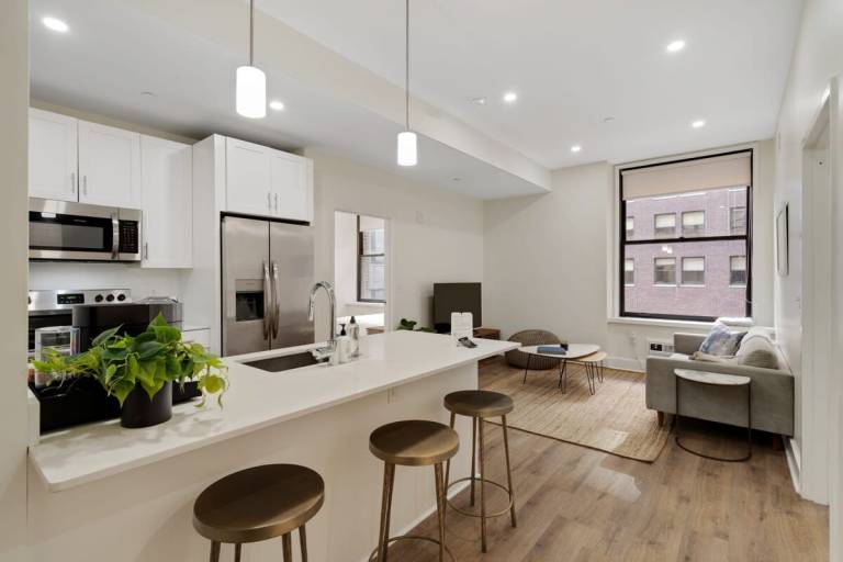 Sosuite 2BR Apt w W D Gym Lounge