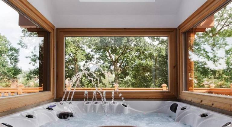 Chalet with jacuzzi — photo 4