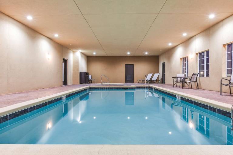 La Quinta Inn & Suites by Wyndham Weatherford OK — photo 3
