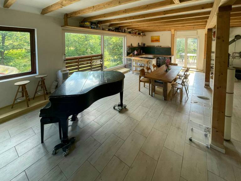 Vacation home with patio, grill & garden — photo 2