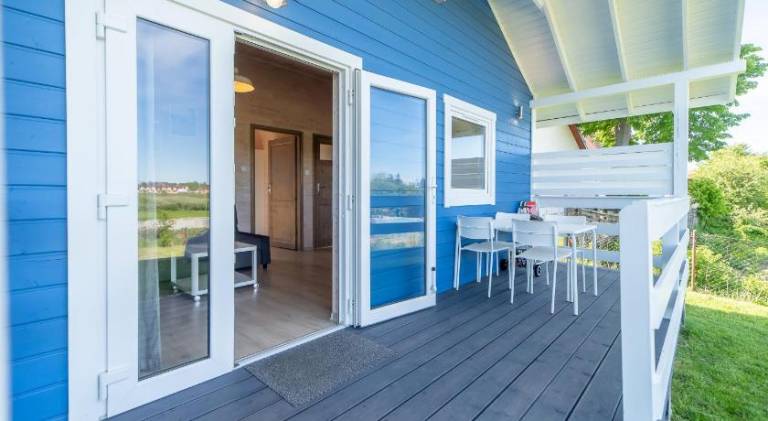 Vacation home with terrace, grill & yard — photo 2