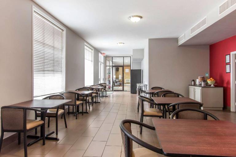 Quality Inn Downtown Historic District — photo 4