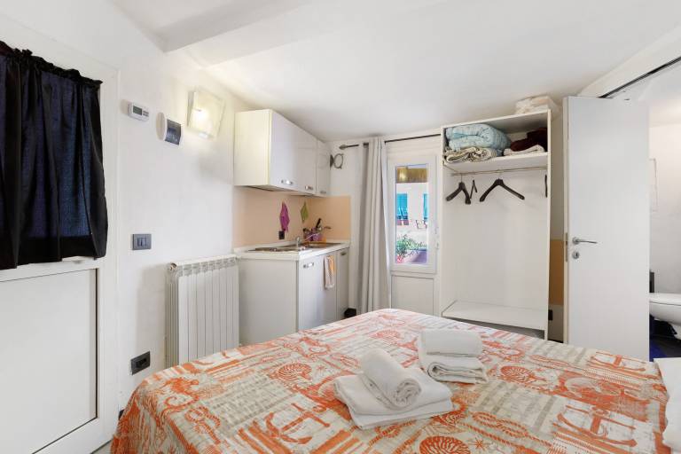 Holiday apartment with terrace | City view — photo 3