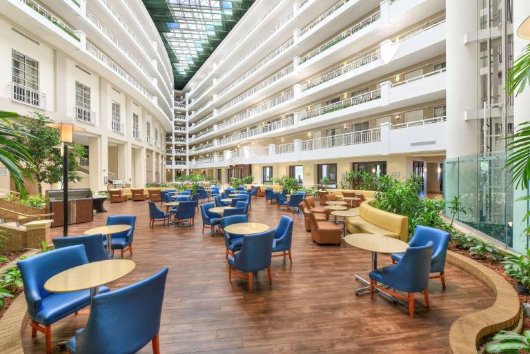 Embassy Suites by Hilton Alexandria Old Town — photo 2