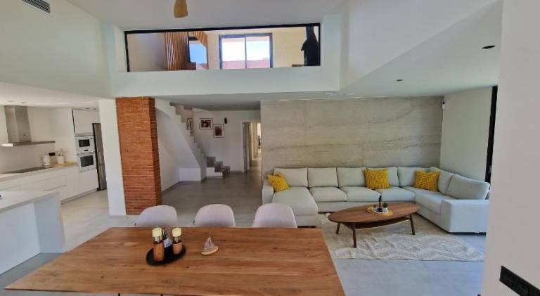 Villa with barbeque, private pool & garden | Perfect for remote work — photo 4