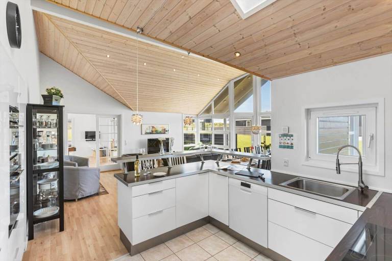 House with terrace, sauna & hot tub — photo 4