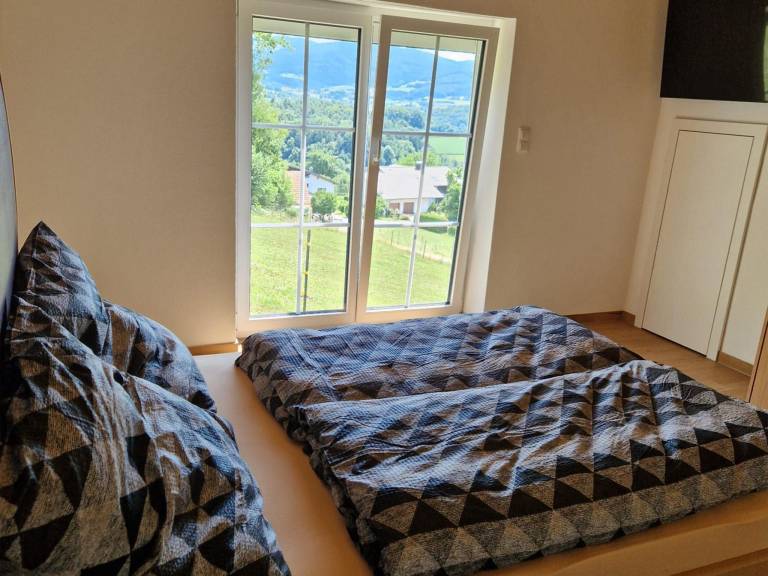 Child-friendly big vacation home with sauna, patio & hot tub | Pets allowed — photo 2