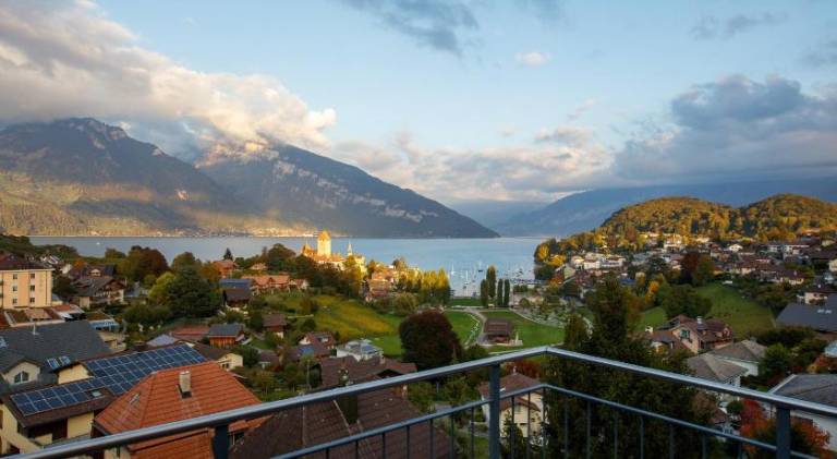 Serviced apartment with terrace | Dogs allowed in Spiez