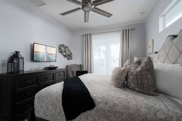 Fully equipped vacation home with private pool & barbecue | Beach nearby | Pets allowed — photo 5