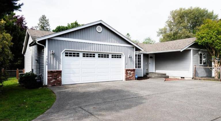 House with 4 rooms for 8 persons in Burlington, WA
