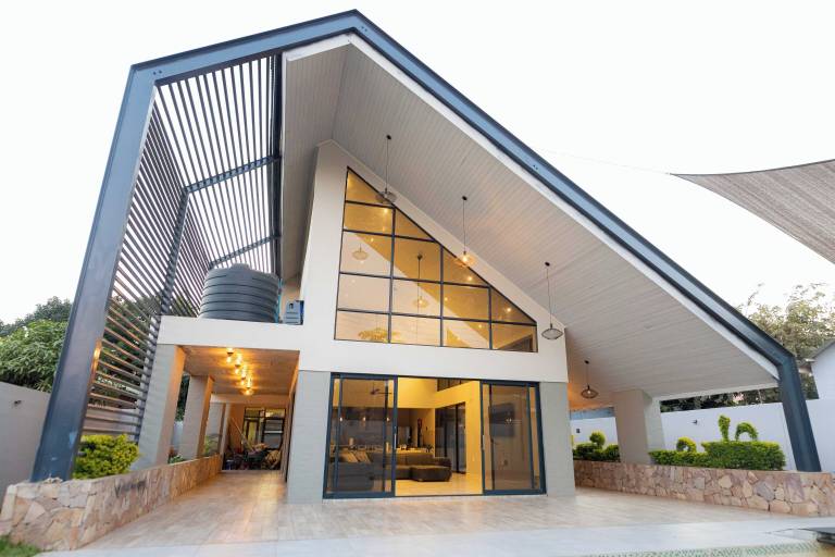 House Victoria Falls