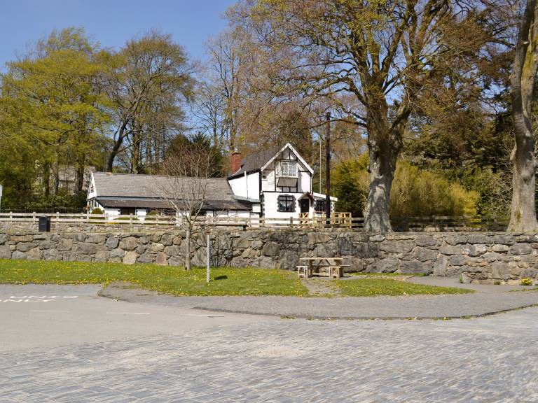 Cottage  Bala