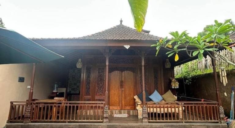 Villa with pool — photo 5