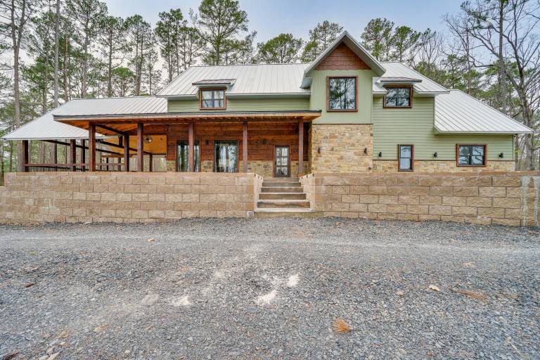 House Broken Bow