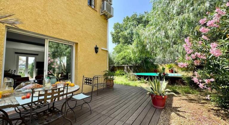 Villa with 1 room for 6 persons in Villeneuve-les-Beziers
