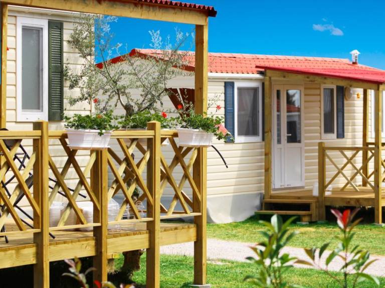 Mobile home with 2 rooms for 4 persons — photo 4