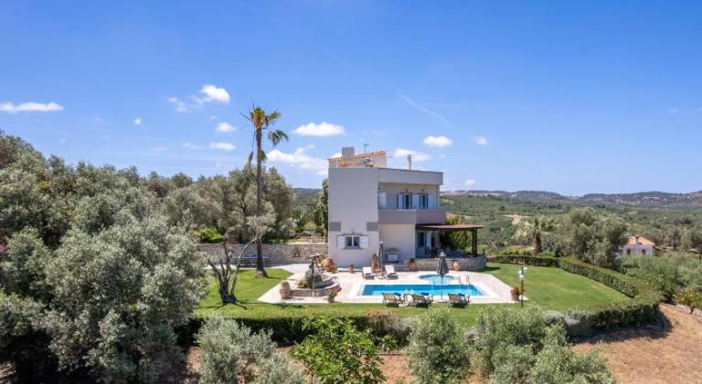 Fully equipped big villa with barbecue, terrace & private pool | Perfect for remote work | Pet-friendly — photo 4